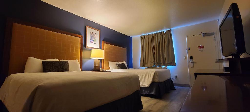 Empire Inn & Suites Penhold エクステリア 写真