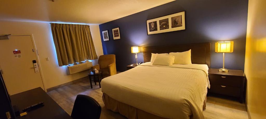 Empire Inn & Suites Penhold エクステリア 写真