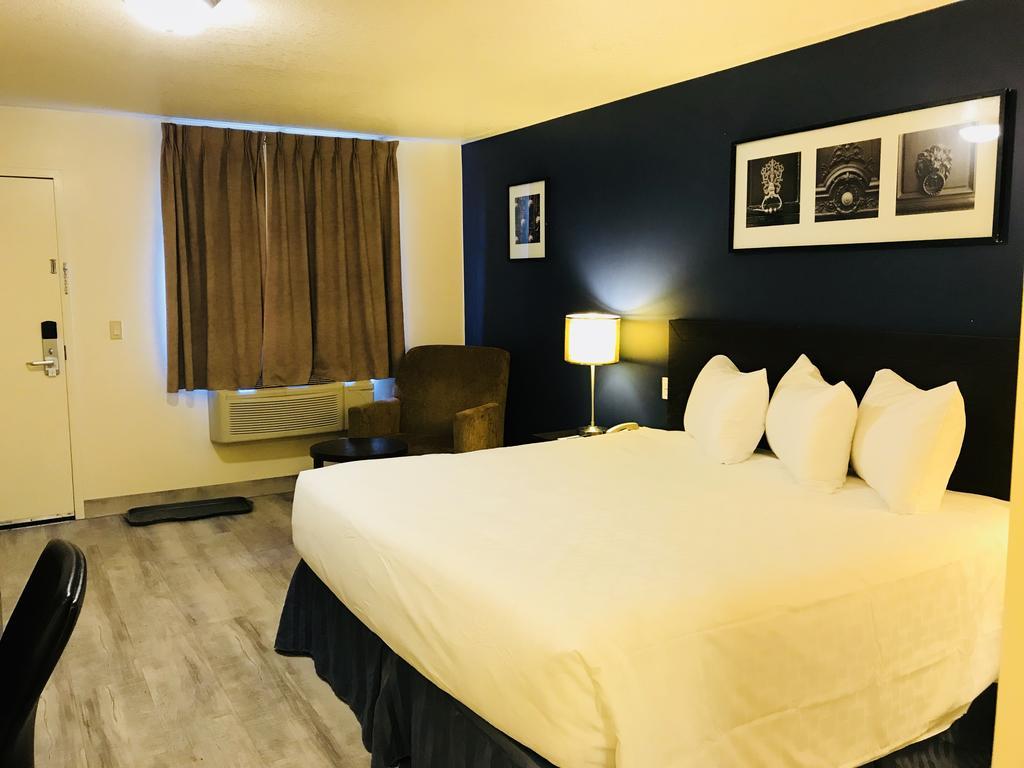 Empire Inn & Suites Penhold エクステリア 写真