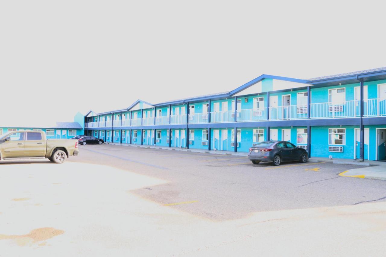 Empire Inn & Suites Penhold エクステリア 写真