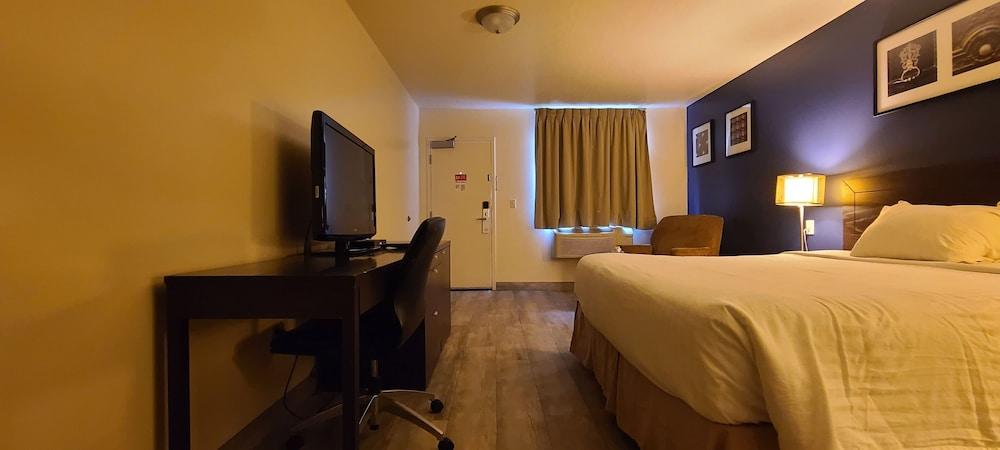 Empire Inn & Suites Penhold エクステリア 写真