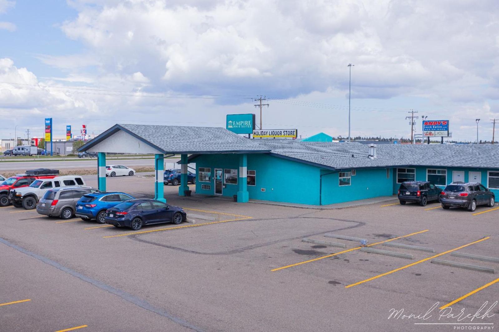 Empire Inn & Suites Penhold エクステリア 写真