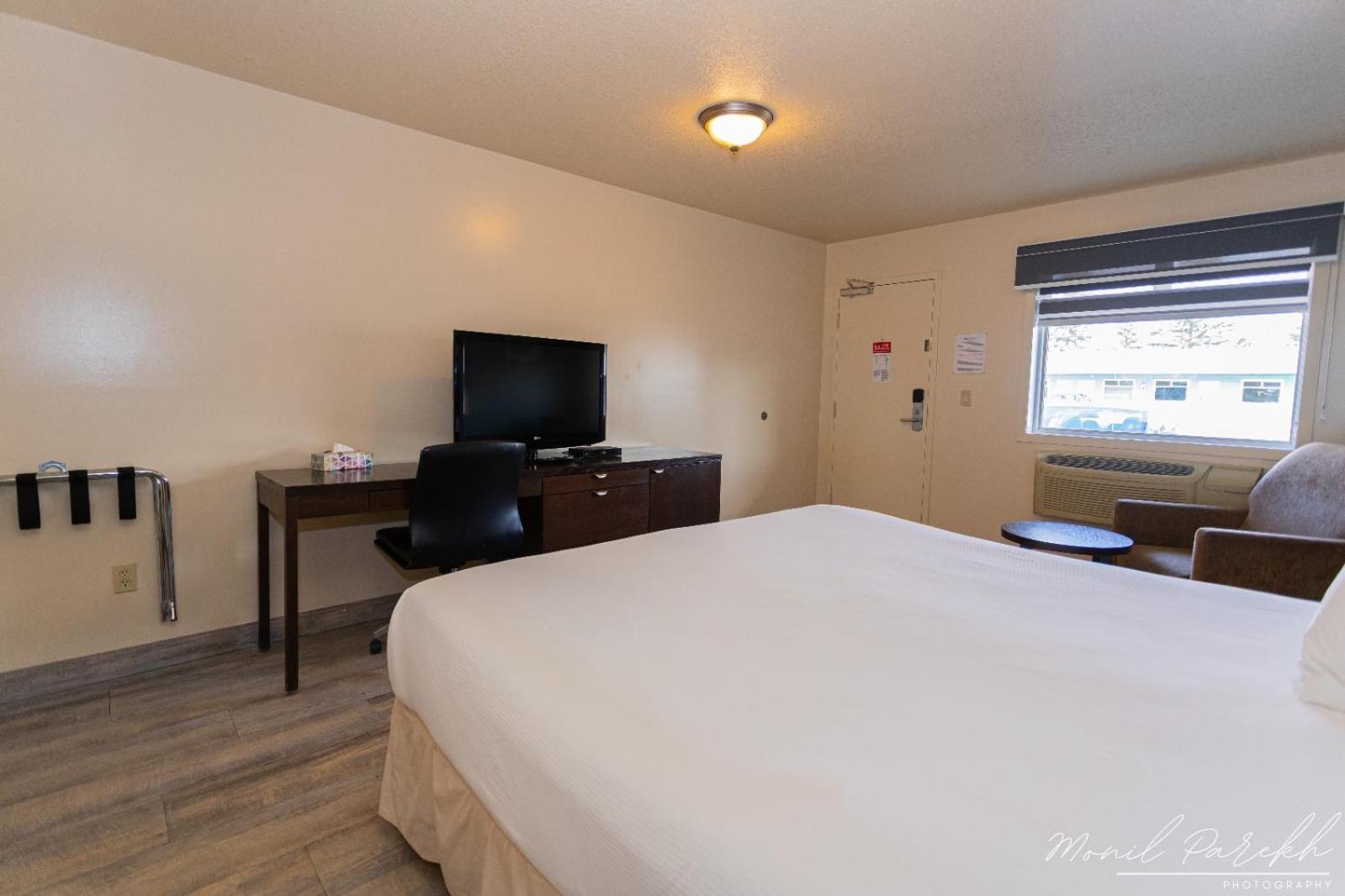 Empire Inn & Suites Penhold エクステリア 写真