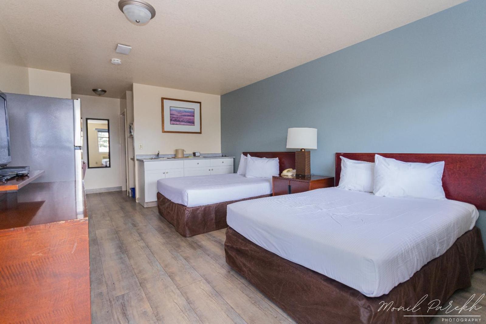 Empire Inn & Suites Penhold エクステリア 写真