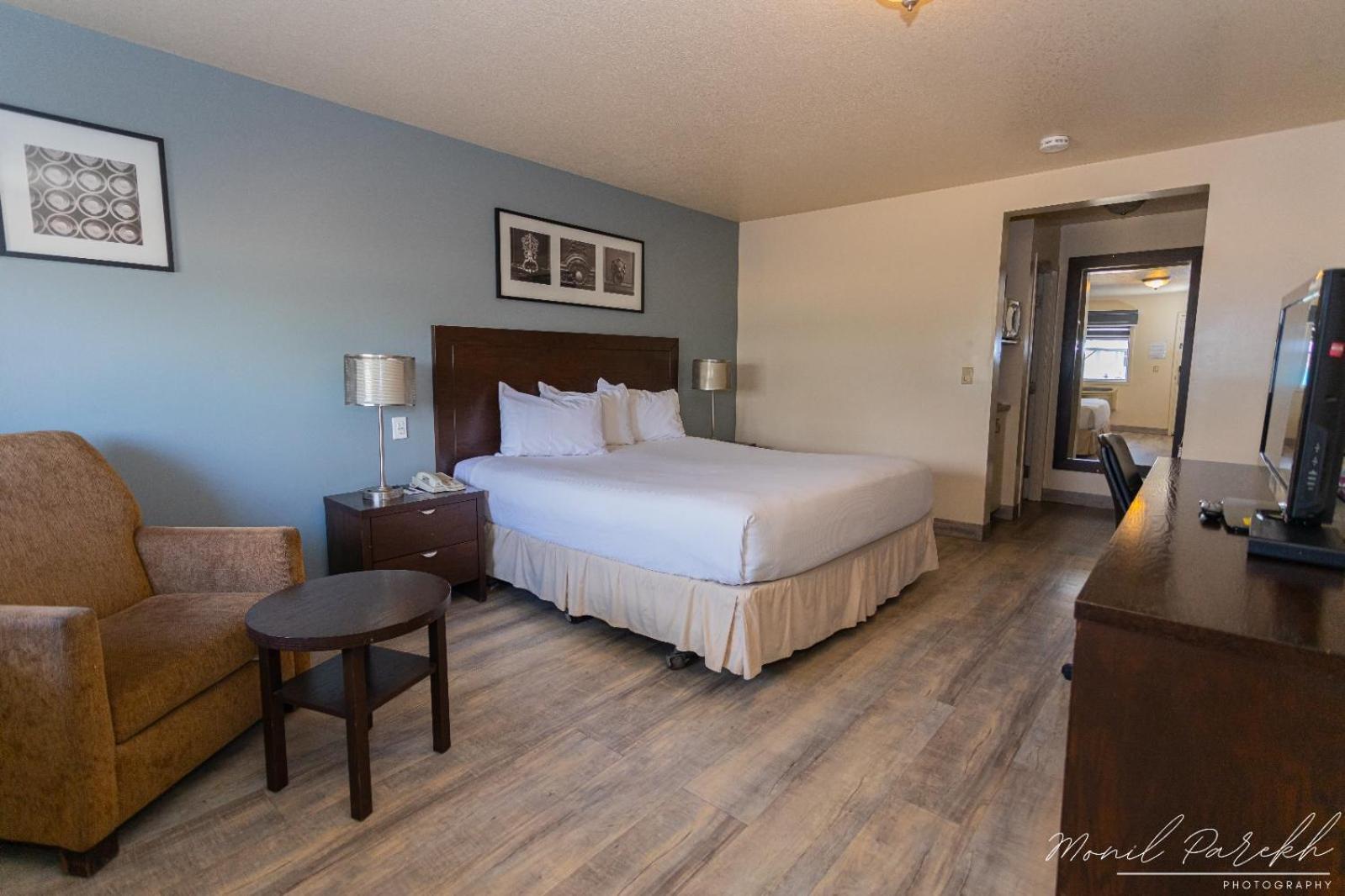 Empire Inn & Suites Penhold エクステリア 写真