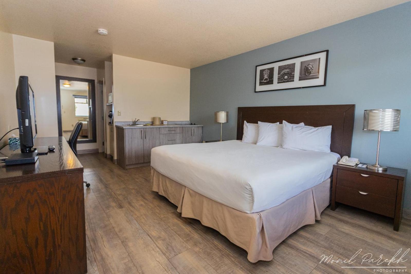 Empire Inn & Suites Penhold エクステリア 写真
