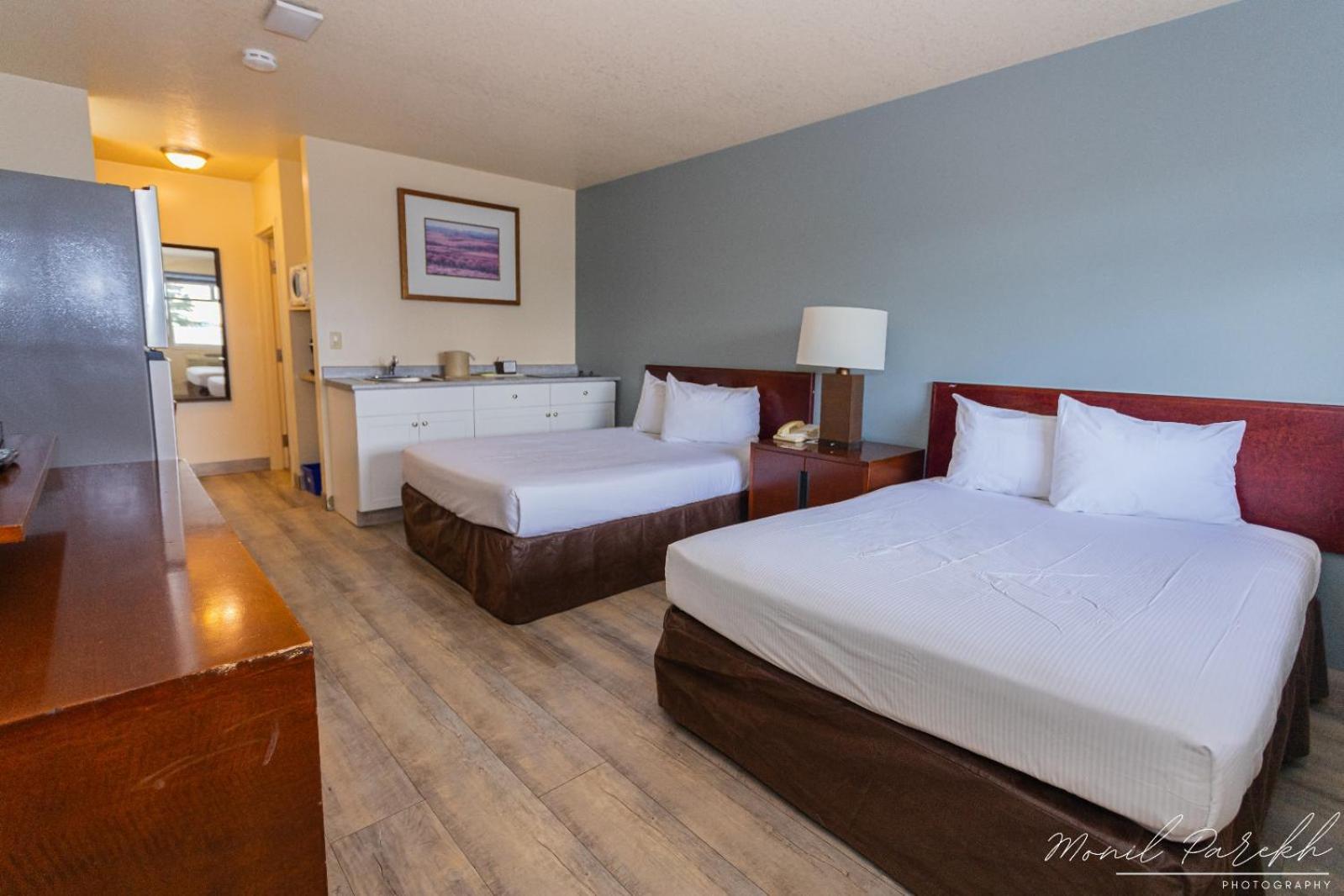 Empire Inn & Suites Penhold エクステリア 写真