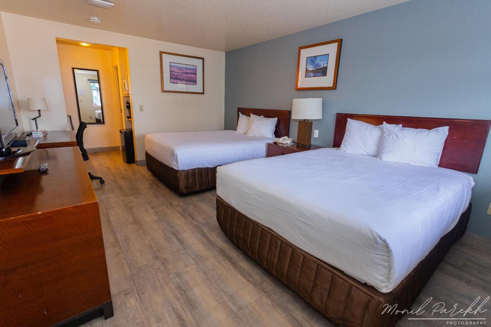 Empire Inn & Suites Penhold エクステリア 写真