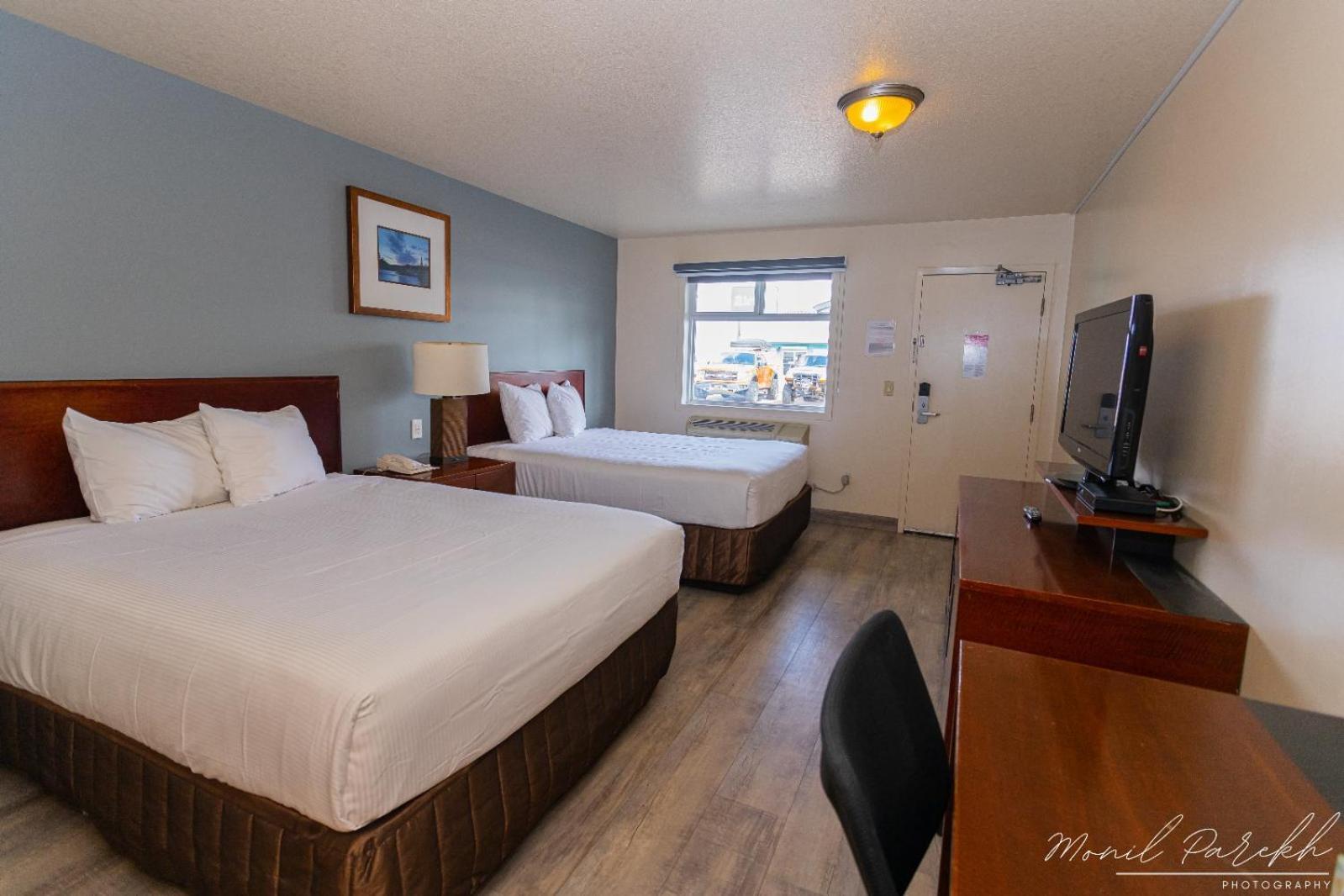 Empire Inn & Suites Penhold エクステリア 写真