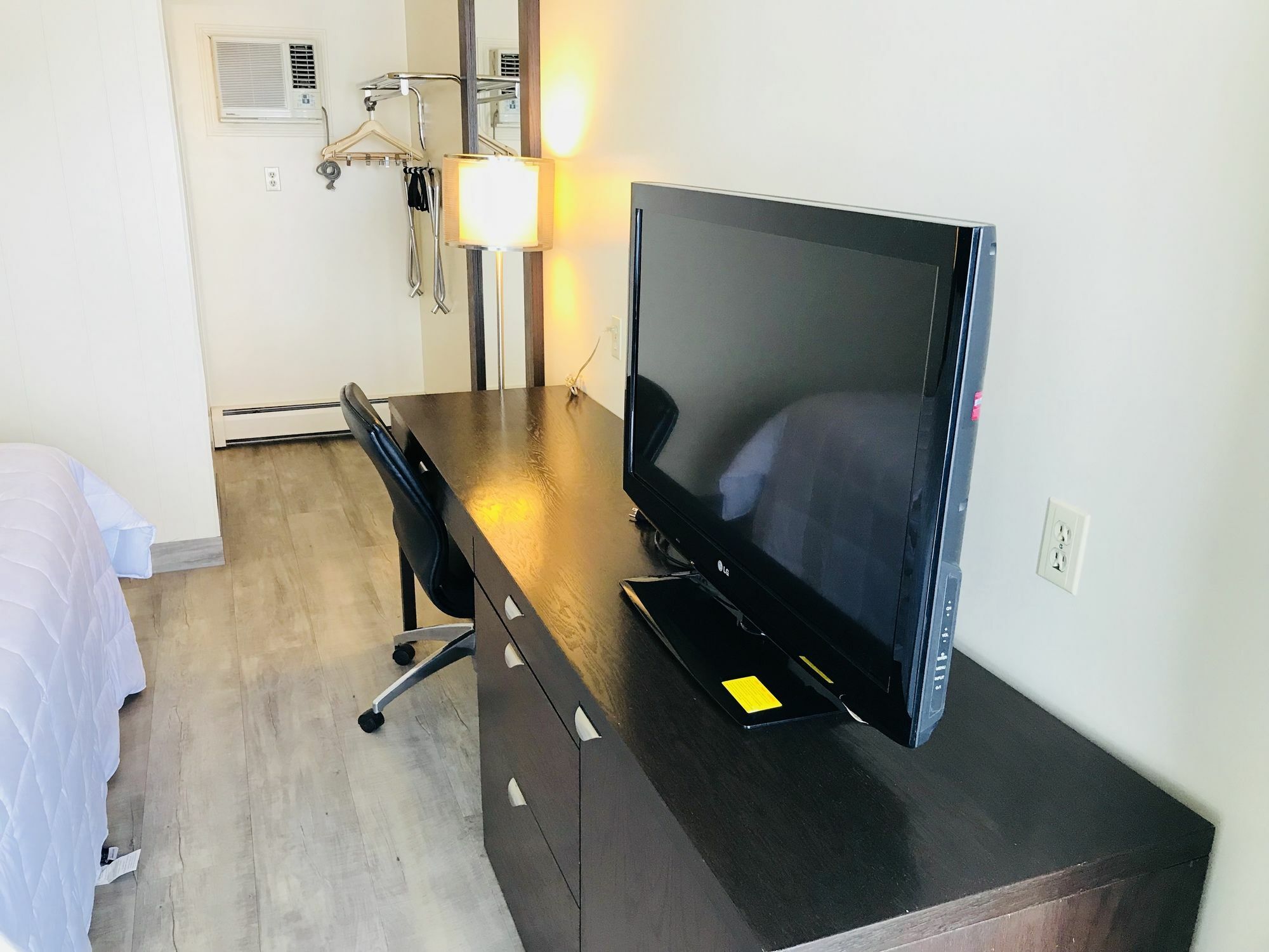 Empire Inn & Suites Penhold エクステリア 写真