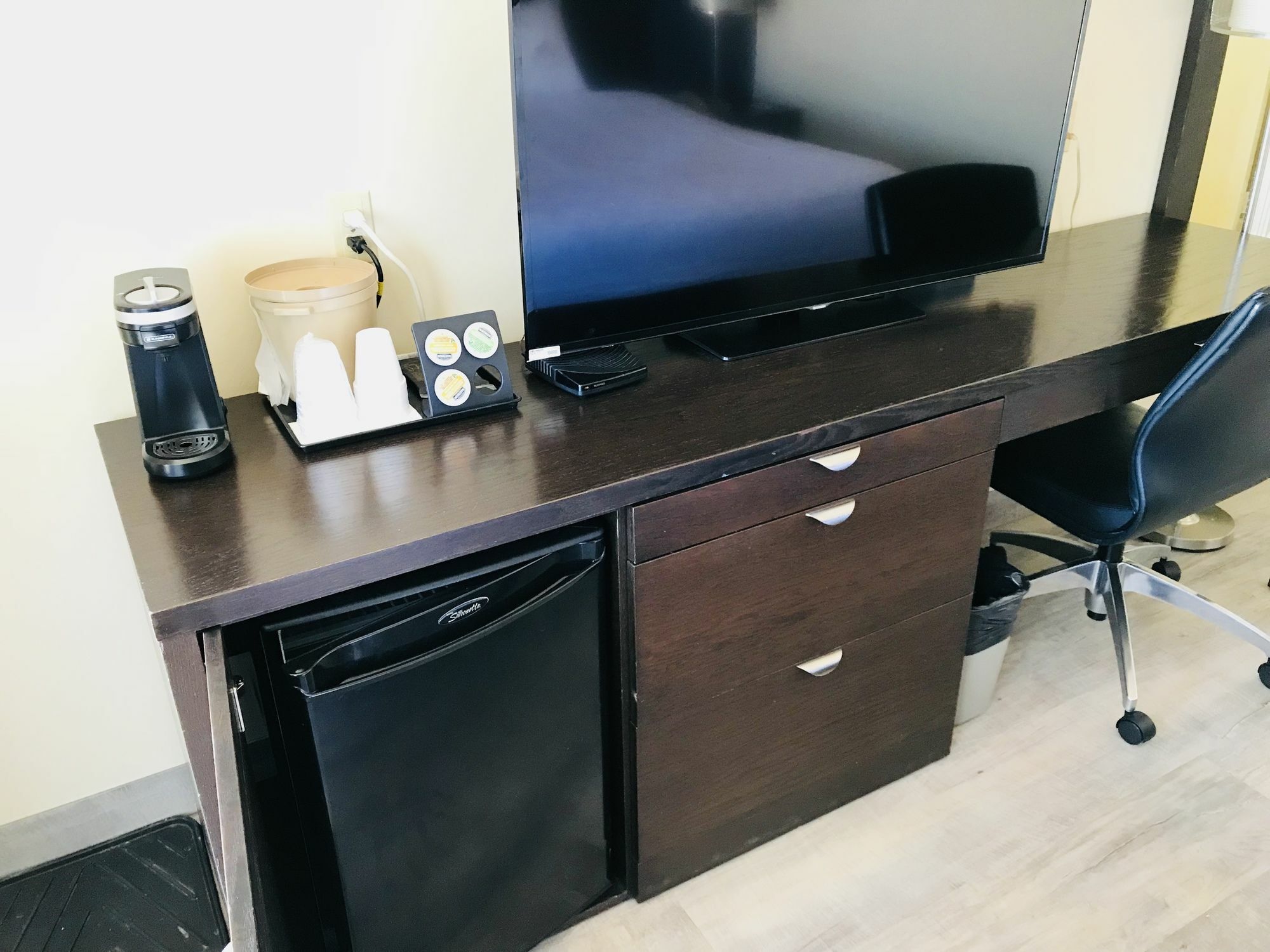 Empire Inn & Suites Penhold エクステリア 写真
