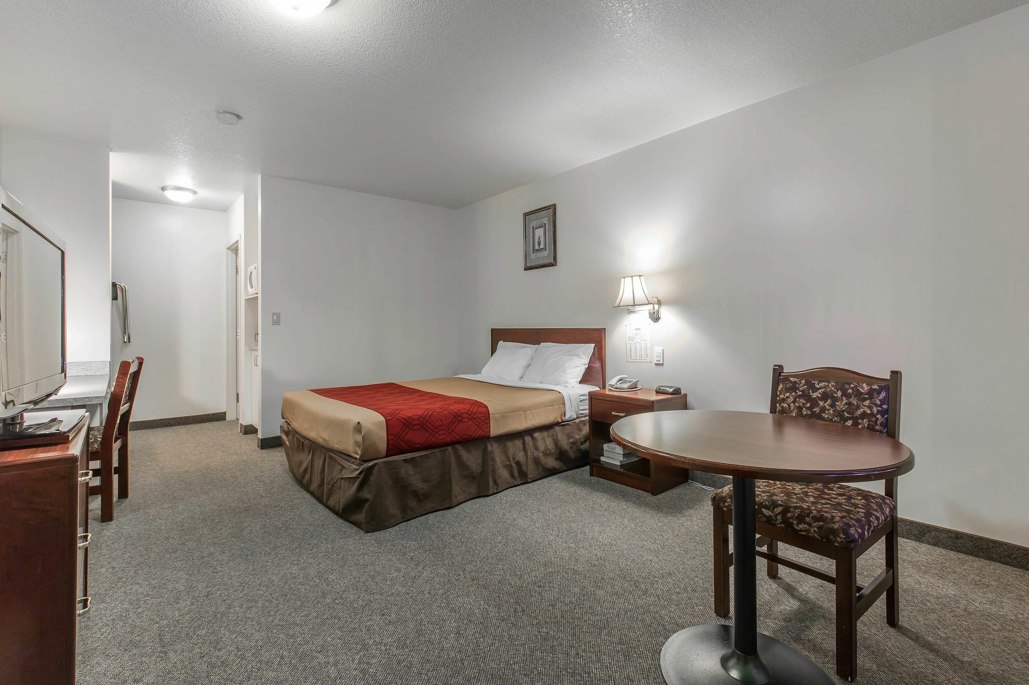 Empire Inn & Suites Penhold エクステリア 写真