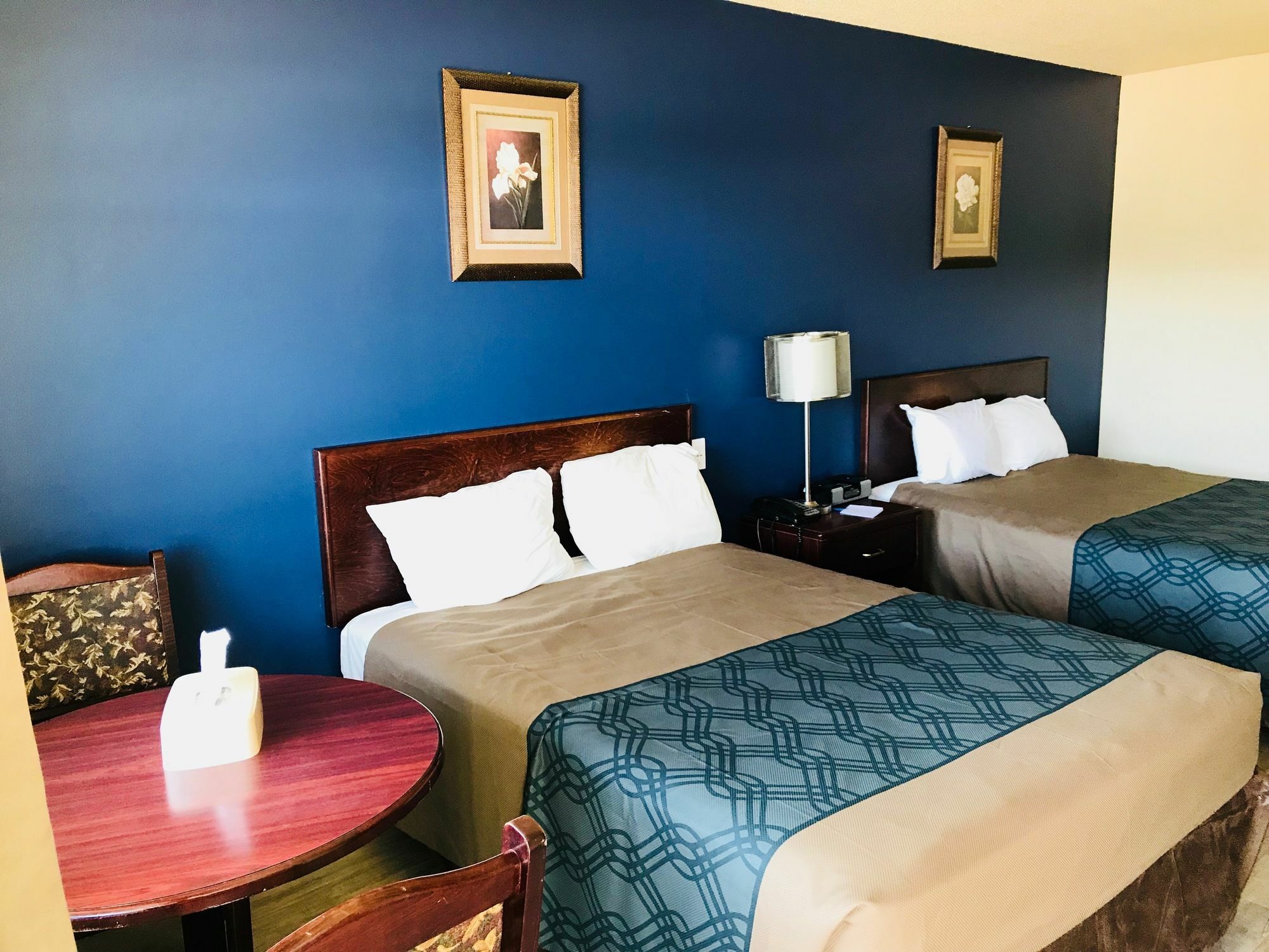 Empire Inn & Suites Penhold エクステリア 写真