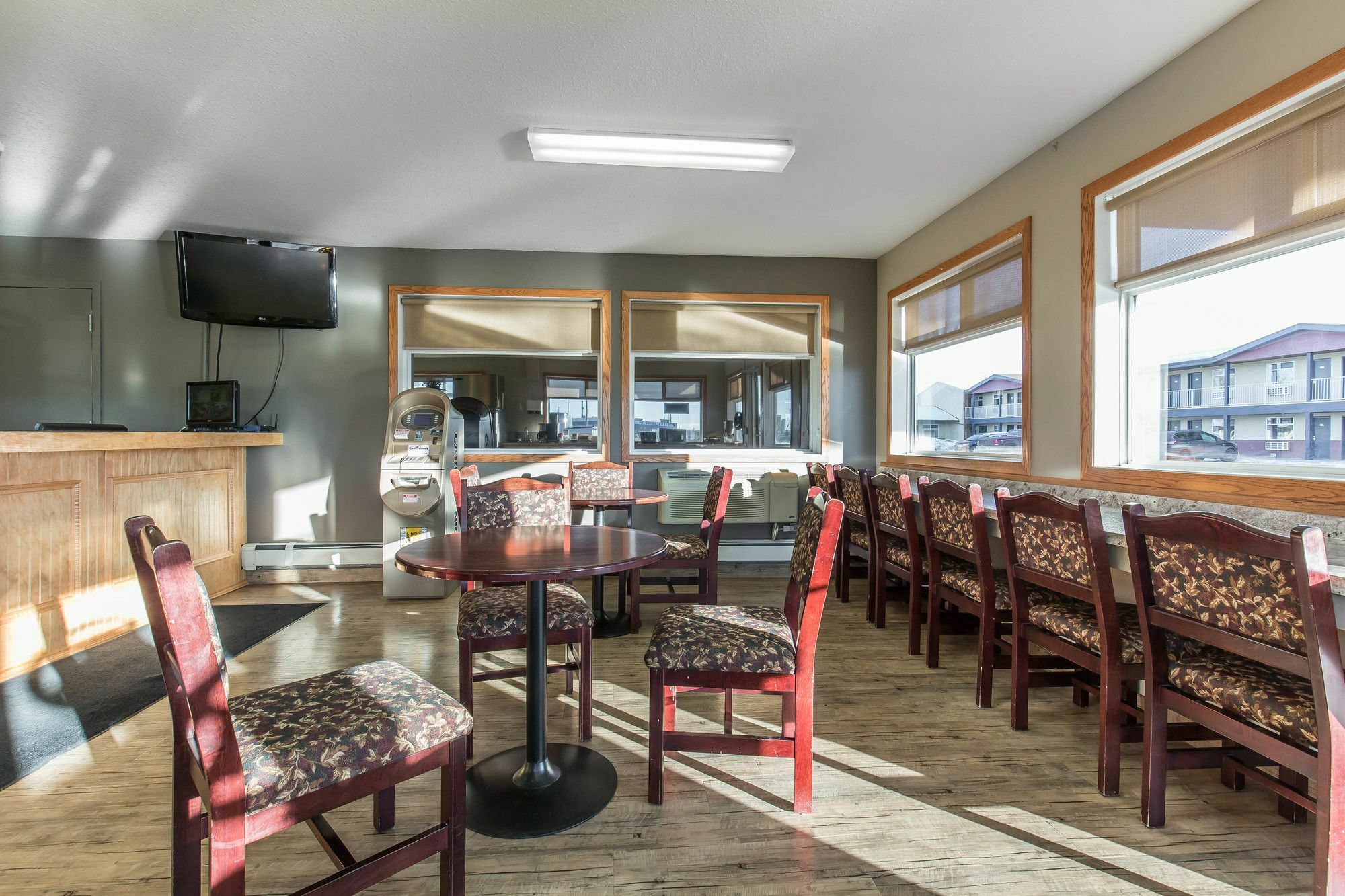 Empire Inn & Suites Penhold エクステリア 写真