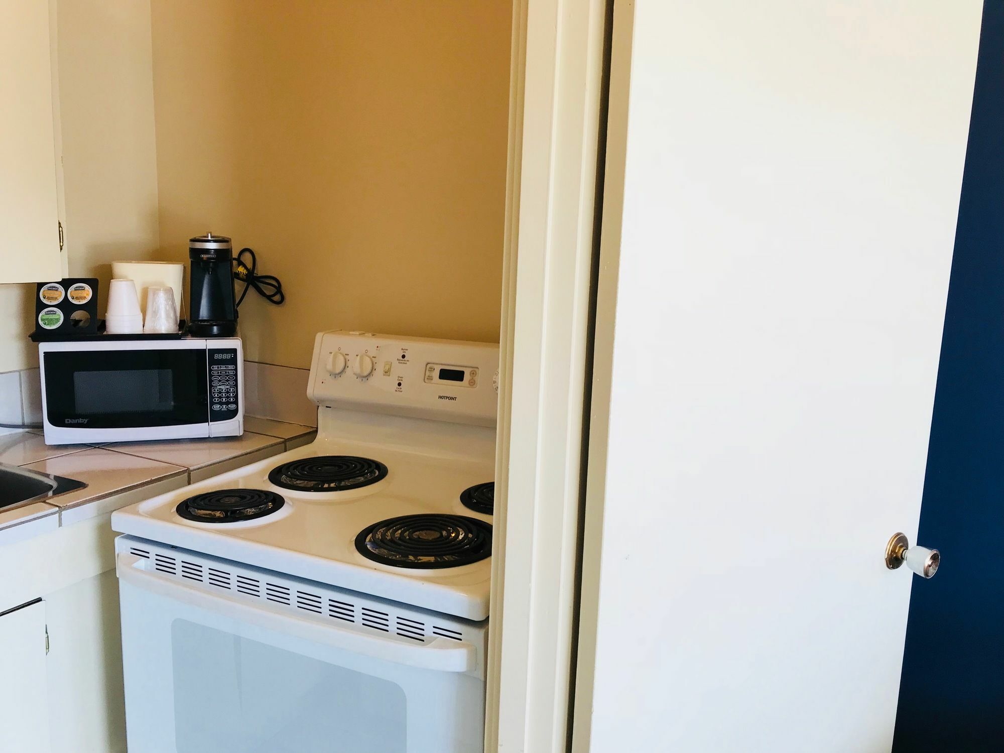 Empire Inn & Suites Penhold エクステリア 写真
